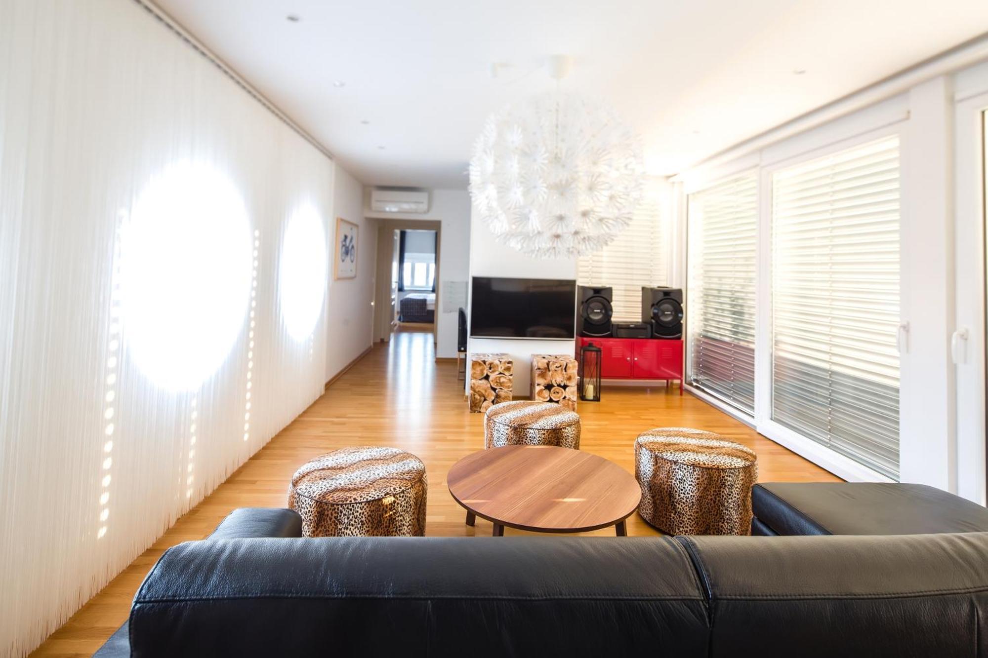 Wh Apartments リュブリャナ エクステリア 写真